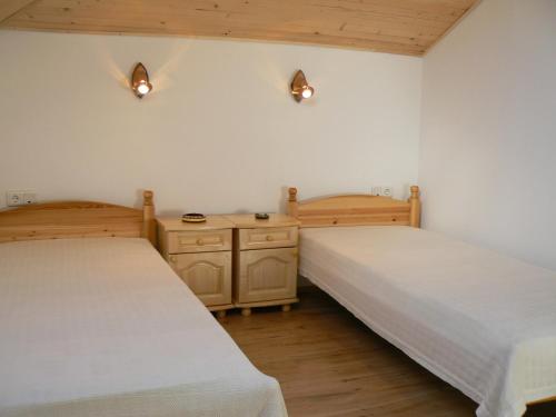 Tempat tidur dalam kamar di Guest House Stara Planina