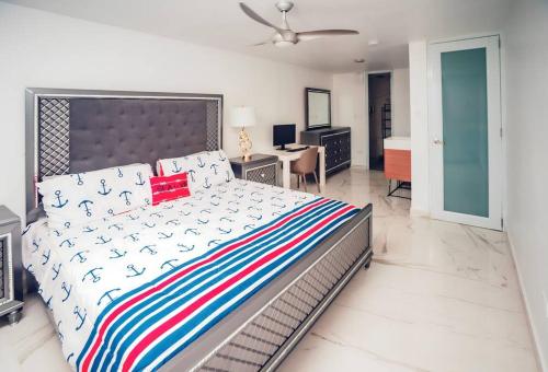 Postel nebo postele na pokoji v ubytování Paradise Coast PR - Condo