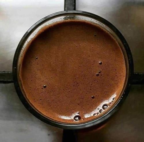a pan filled with brown liquid on top of a table at Sapori e Sapere di Troisi Margherita in Sicignano degli Alburni
