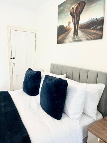 Χώρος καθιστικού στο 3 Bedroom House in Rochester Strood with Wifi and Netflix Walking distance to Strood Station
