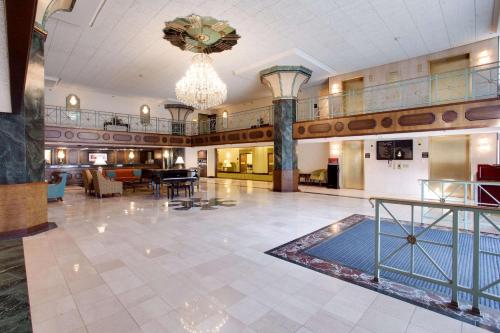 a large lobby with a chandelier in a building at Pear Tree Inn St Louis Convention Center in Saint Louis