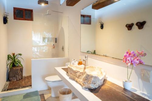 a bathroom with a toilet and a tub and a sink at Xoot Kaana Villa Vista Laguna in Bacalar