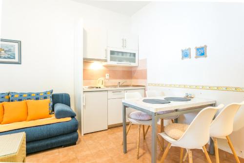 Apartments by the sea Podgora, Makarska - 6846
