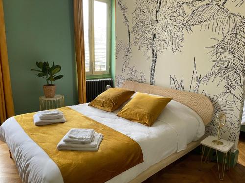 Krevet ili kreveti u jedinici u okviru objekta Guestroom La Flèche, 1 pièce, 4 personnes - FR-1-410-418