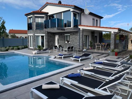 Luxury villa with a swimming pool Fazana - 21792