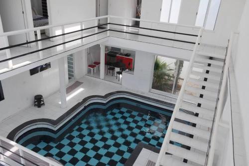 an overhead view of a swimming pool in a building at Casa con Alberca adentro cerca de Las Estacas in Barranca Honda