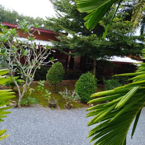Taman di luar Palm Tian Homes A20