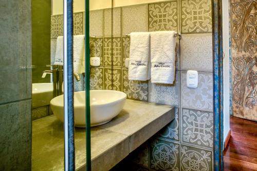 a bathroom with a bowl sink and towels on a counter at VILLA APU CHICON (Apu Wasi & Inti Wasi) in Urubamba