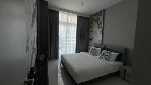 Postel nebo postele na pokoji v ubytování Sunrise Bay Dubai 1BR - The UpperKey Collection