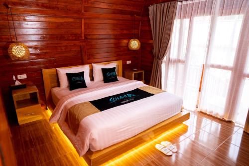 Tempat tidur dalam kamar di Shava Beach Resort