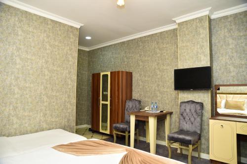 Телевизор и/или развлекательный центр в Boulevard Rigs Boutique Hotel