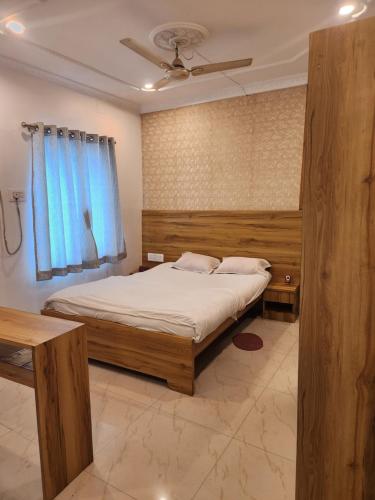 Hotel Priyanka Internationalにあるベッド