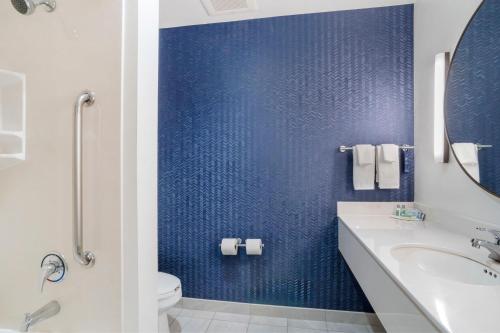 Ένα μπάνιο στο Fairfield Inn & Suites - Boone