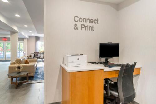 Μια τηλεόραση ή/και κέντρο ψυχαγωγίας στο Fairfield Inn & Suites - Boone