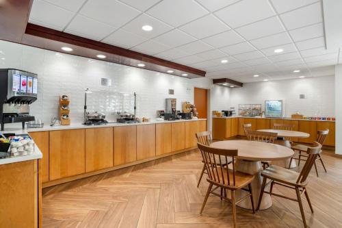 Μια τηλεόραση ή/και κέντρο ψυχαγωγίας στο Fairfield Inn & Suites - Boone