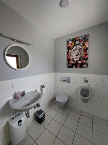 Bilik mandi di Ferienwohnung Uljana
