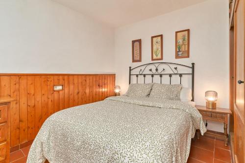 a bedroom with a bed and two lamps on a table at Casita Frigiliana in Frigiliana