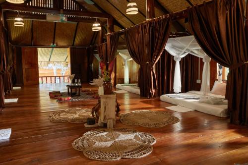 a room with two beds and a wooden floor at The BanBa Jungle Lodge in Làng Hoa (2)