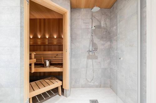 a bathroom with a shower and a walk in shower at Valoisa rivitalokolmio in Rovaniemi