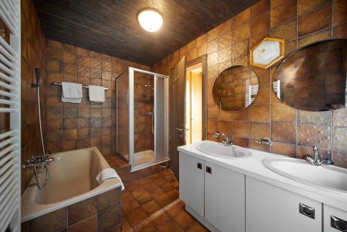 Et badeværelse på Alt Montafon Hotel Appartements