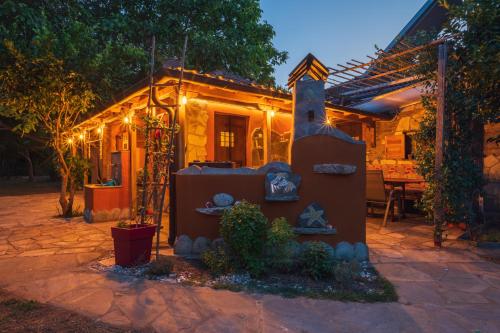 a house with a garden in front of it at The Pirates Lodge Milina - Chill-out in Strandnähe in Milína