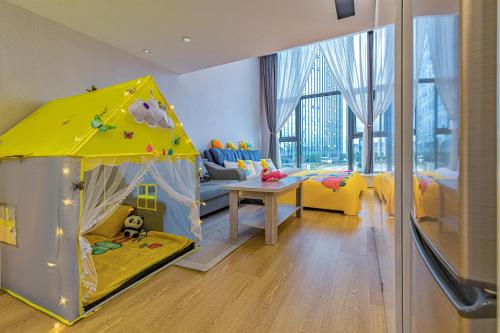 a childs play room with a play tent in it at Kunming Dianchi Mideel International Apartment - South Asian Style Fuhai Metro in Kunming