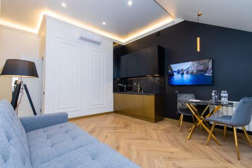 a living room with a blue couch and a table at LUX Апартаменти MYFREEDOM поруч метро Театральна, Хрещатик in Kyiv