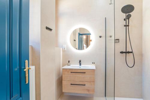 a bathroom with a sink and a shower with a mirror at Belvedere Spa & Kurhotel in Františkovy Lázně