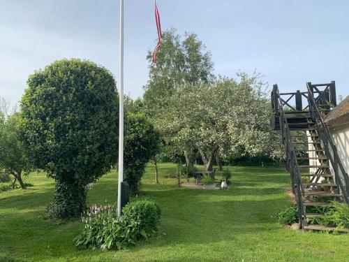 Κήπος έξω από το Kongsholmlund. Enjoy the countryside.