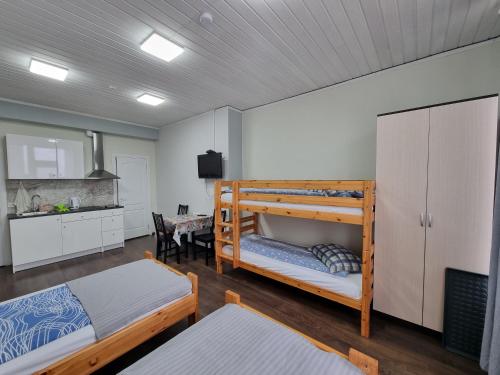 Tempat tidur dalam kamar di Hostel Mare