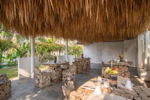 Ein Garten an der Unterkunft Tiki Boutique Hotel Spa Lombok