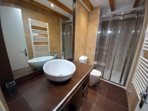 a bathroom with two sinks and a shower at Altissim Griffon in Pas de la Casa