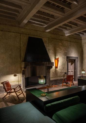 a living room with a fireplace and a couch at Palazzo Petrvs in Orvieto
