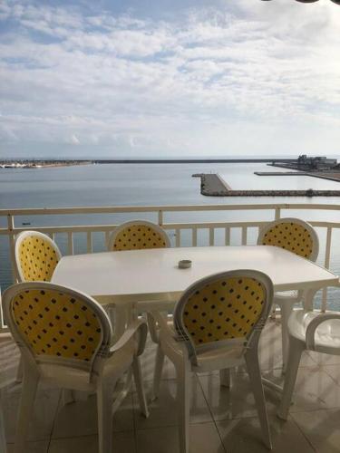 Ruim appartement aan het strand met 4 slaapkamers