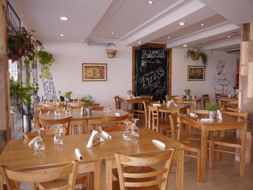 Restavracija oz. druge možnosti za prehrano v nastanitvi Hotel Toulon