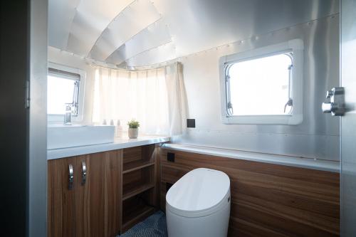 a bathroom with a toilet and a sink at Quvel in Kagasuno