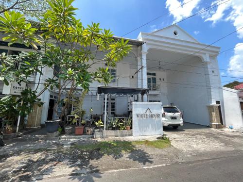 Bangunan di mana terletaknya hotel