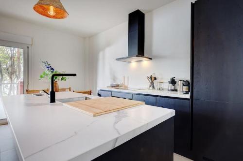 Apartment Alejandra - Gerenoveerd appartement direct aan zee