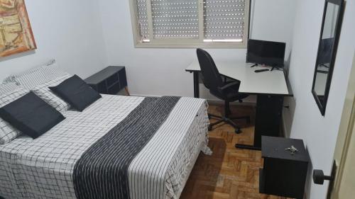 Ένα ή περισσότερα κρεβάτια σε δωμάτιο στο APART SANTOS PRAIA