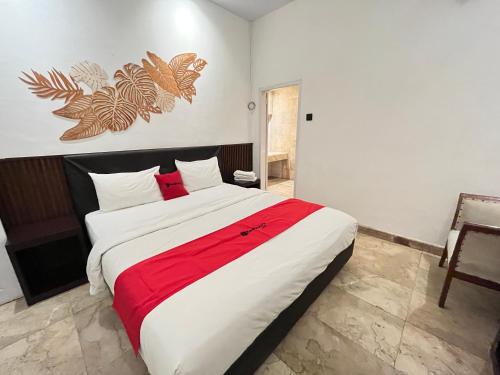 Katil atau katil-katil dalam bilik di RedDoorz near Kantor Walikota Manado