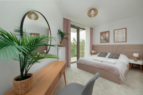 Postel nebo postele na pokoji v ubytování Apartament PINEA 510 Pobierowo - Baltic View