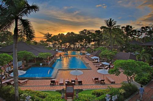 Kolam renang di atau dekat dengan Club Bali Suite Legian