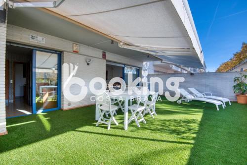 Soleado - apartament amb gran terrassa al centre de Platja d'Aro, amb parking i piscina comunitària