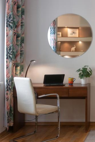 Foto Cosy Apartment with Parking in the city centre Warszawa by Noclegi Renters 5