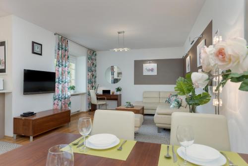 Foto Cosy Apartment with Parking in the city centre Warszawa by Noclegi Renters 4