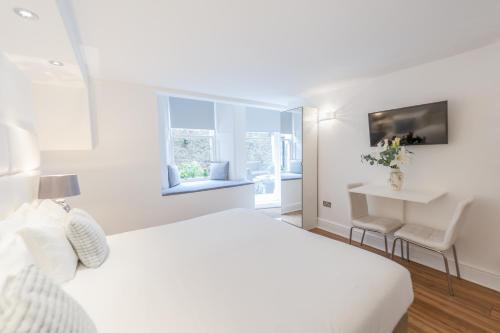 Edinburgh Castle Apartments photo 42