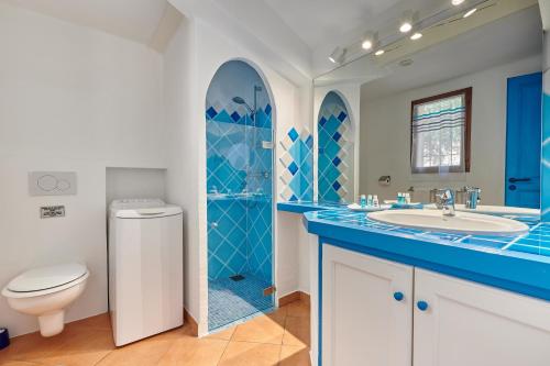a bathroom with a toilet and a sink at Résidence Belvedere de Palombaggia in Porto-Vecchio