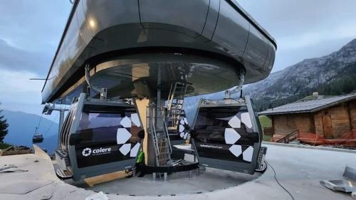 a helicopter with its doors open on a mountain at Bilocale con box a due passi dalle piste da sci in Colere