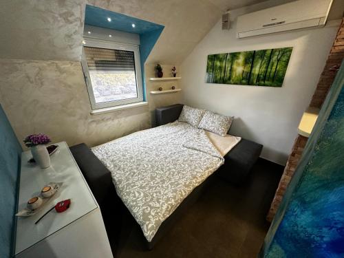 Tempat tidur dalam kamar di Vila Argola - Spa Luxury Apartments 2023