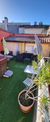 Maison 130m2, terrasse 70 m2 sud, 1à7 Pers, 3 chbres avec TV et clim